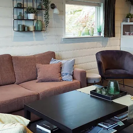 2 Bedroom Cozy In Semesterbostad